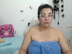 Amateur Adult Webcam of mom_hot