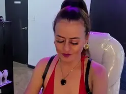 Amateur Free Porn Cam of mature_magenta