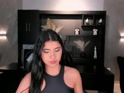 Amateur Live Sex Cam of MiaLaurence