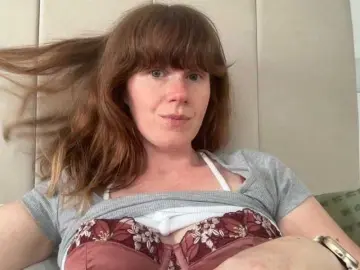Bongacams Free Porn Cam of REDHEADROSIE
