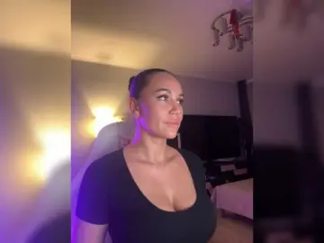 Bongacams Live Sex Cam of QWEENII