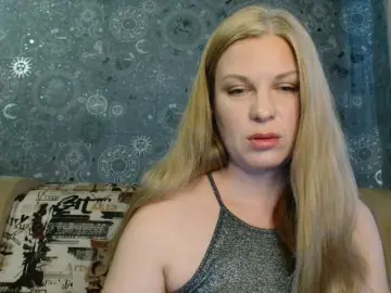 Bongacams Free Live Porn of BlondeFox
