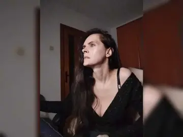 Bongacams Free Porn Cam of SexQueen11