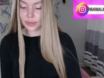 Bongacams Free Porn Cam of Foxymoxy19