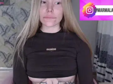 Bongacams Watch Live Sex Cams of Foxymoxy19
