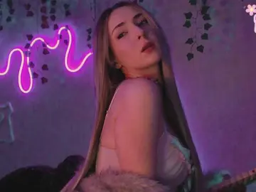 Bongacams Free Live Porn of LollyGirlMoon