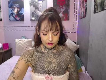 Bongacams Nude Webcam of LolaRouse