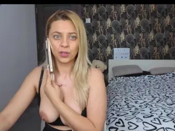Bongacams Free Porn Cam of CarlaStaceeFun