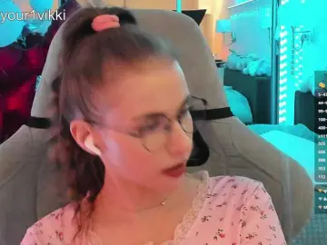 Bongacams Free Live Porn of -VikkiL0vesCheese-