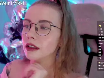 Bongacams Sex Cam of -VikkiL0vesCheese-