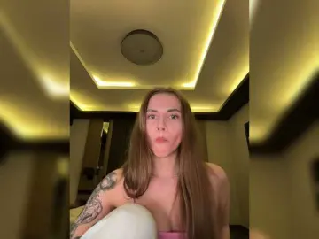 Bongacams Sex Cam of -VikkiL0vesCheese-