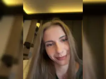 Bongacams Free Live Porn of -VikkiL0vesCheese-