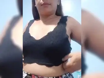 Bongacams Watch Live Sex Cams of mamajhaxx01