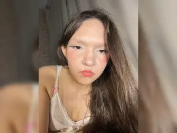 Bongacams Nude Webcam of Cute-Lolly