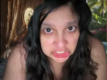 Bongacams Nude Webcam of DUMBHOEMELANIE