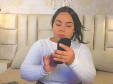 Bongacams Free Porn Cam of emilyqueen3xx