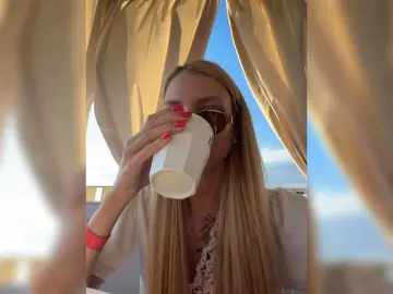 Bongacams Watch Live Sex Cams of EwaBrown