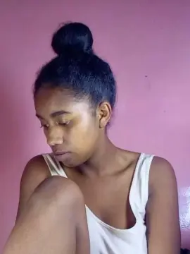 Cam4 Watch Live Sex Cams of Melanie33
