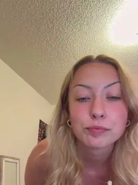 Cam4 Live Sex of raelynnbby