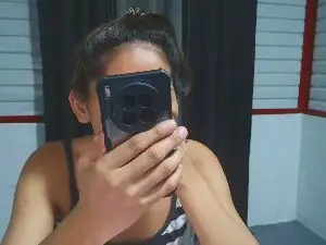 Cam4 Nude Webcam of Ladyhunter26