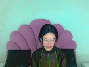 Cam4 Free Live Porn of glow_doll