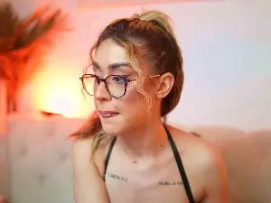 Cam4 Free Live Porn of AileenKiss