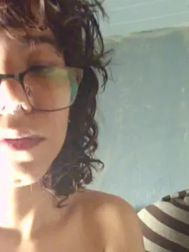 Cam4 Free Live Porn of rowenalix