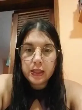 Cam4 Free Live Porn of Luciaa_queen