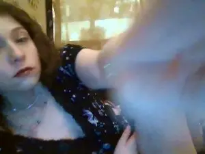 Cam4 Free Live Porn of QueenCrimson
