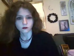 Cam4 Free Live Porn of QueenCrimson