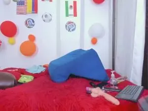 Cam4 Free Live Porn of MiaRoberts_