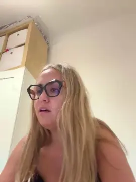Cam4 Private Sex Chat of susixxx4u