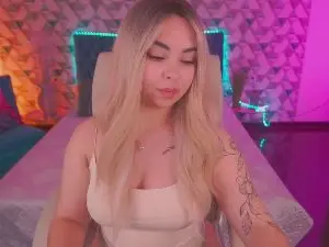 Cam4 Watch Live Sex Cams of SusieWood