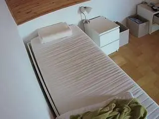 Camsoda Best Webcam of voyeurcam-julmodels-greybed-1