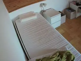Camsoda Sex Cam of voyeurcam-julmodels-greybed-1