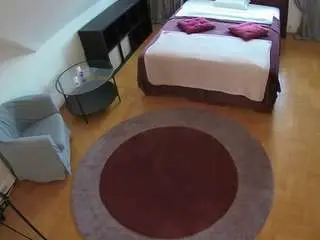 Camsoda Live Sex of voyeurcam-julmodels-whitebed-1