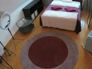 Camsoda Private Sex Chat of voyeurcam-julmodels-whitebed-1