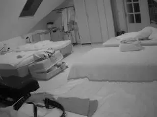 Camsoda Nude Webcam of voyeurcam-julmodels-bed-3