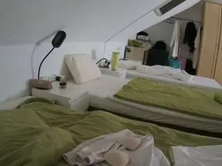 Camsoda Watch Live Sex Cams of voyeurcam-julmodels-bed-4