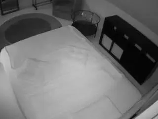 Camsoda Nude Webcam of voyeurcam-julmodels-whitebed-2