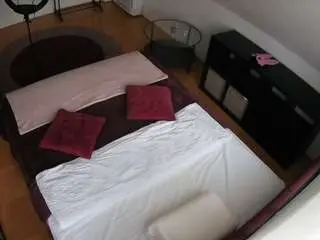 Camsoda Sex Chat of voyeurcam-julmodels-whitebed-2
