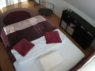 Camsoda Watch Live Sex Cams of voyeurcam-julmodels-whitebed-2