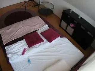 Camsoda Live Sex of voyeurcam-julmodels-whitebed-2