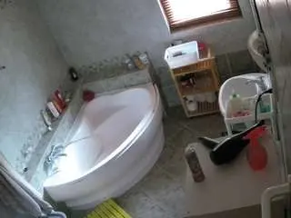 Camsoda Adult Video Chat of voyeurcam-julmodels-bath-1st-2