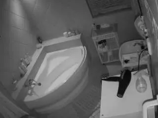 Camsoda Private Sex Chat of voyeurcam-julmodels-bath-1st-2