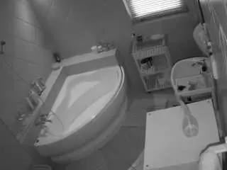 Camsoda Adult Video Chat of voyeurcam-julmodels-bath-1st-2