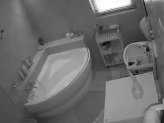 Camsoda Adult Webcams of voyeurcam-julmodels-bath-1st-2