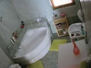 Camsoda Adult Webcam of voyeurcam-julmodels-bath-1st-2