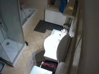 Camsoda Sex Chat of voyeurcam-julmodels-bath-2nd-2