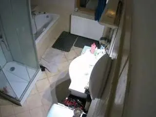 Camsoda Sex Cam of voyeurcam-julmodels-bath-2nd-2